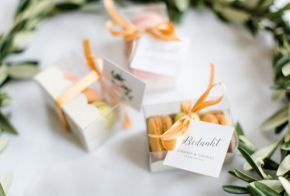 Macarons in een doosje na een bruiloft
