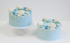 Blauwe macaron taart