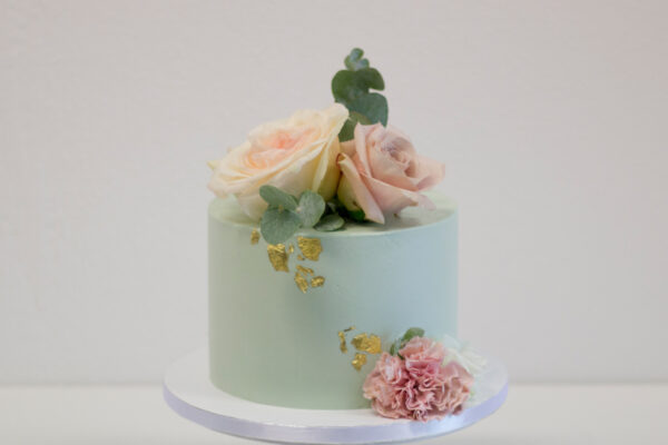 Crème Taart met Verse Bloemen