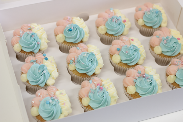 Moderne toefjes (gender reveal cupcakes)