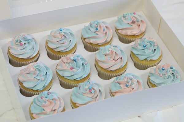 Watercolour (gender reveal cupcakes)