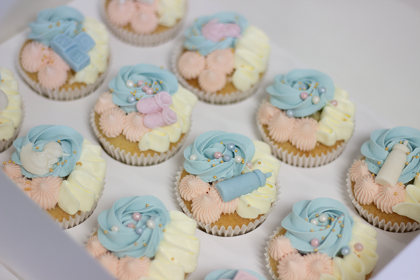 Speelgoed (gender reveal cupcakes)