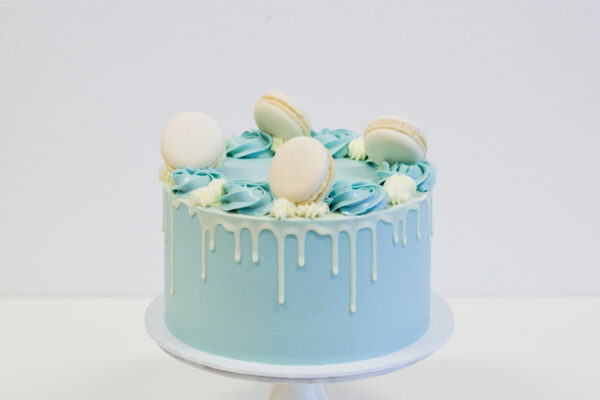 Macaron Drip Cake