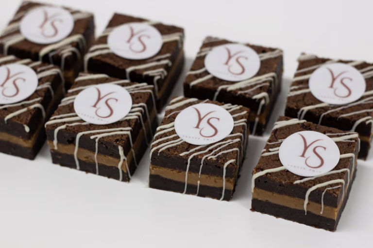 Branded brownies met logo, in huisstijl kleuren