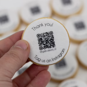 ronde koekjes met qr code van het bedrijf, beurs weggever