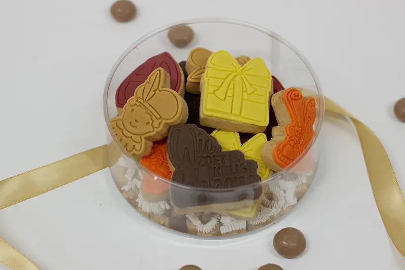 doosjes met mini sinterklaas koekjes