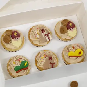 zes sinterklaas cupcakes in het doosje