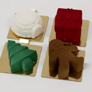 4 kerst desserts, in vorm van igloo, cadeau, kerstboom en koekmannetje